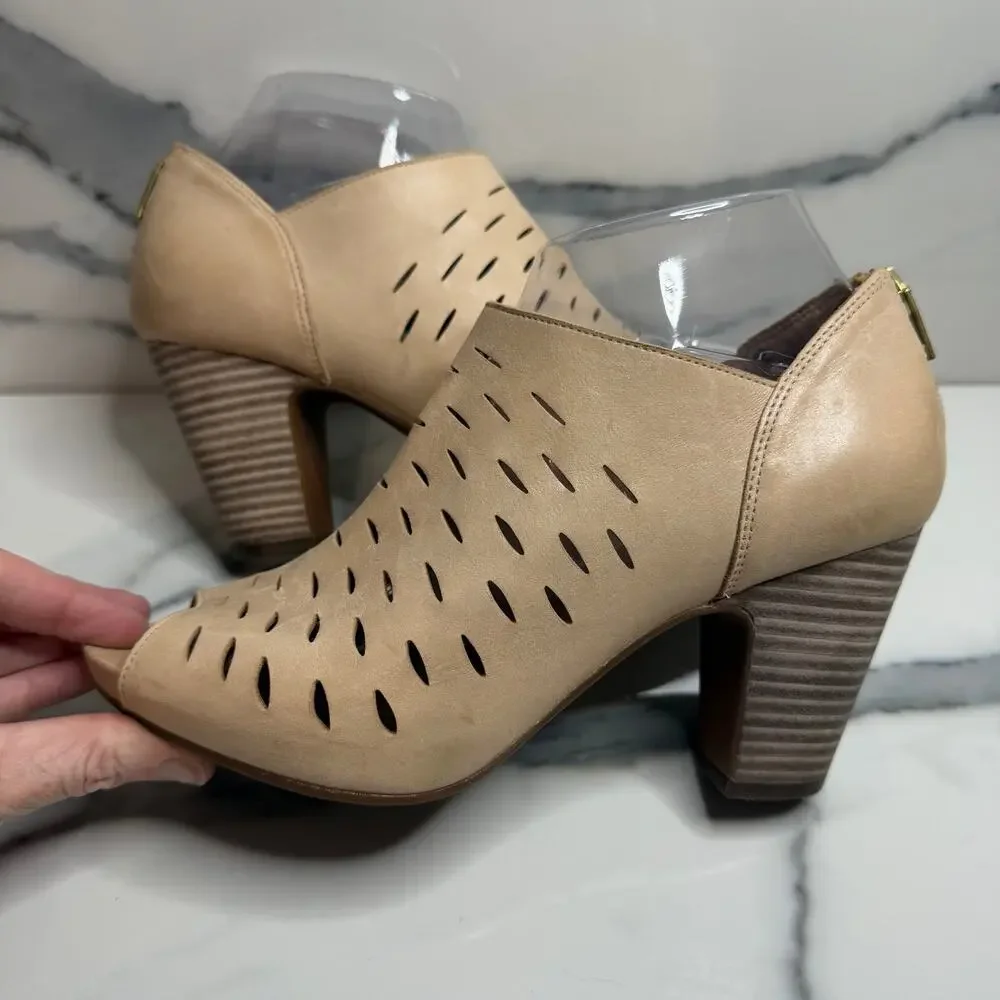 Clarks Women's Nude Leather Okena Posh Booties Sz 8 Closet Staple Minimalist